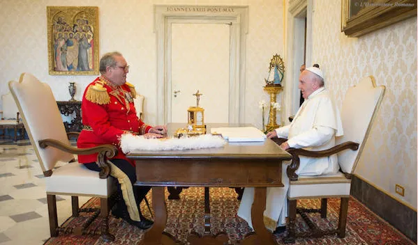 Empfang des Großmeisters bei Papst Franziskus aus Anlass des Hochfests des heiligen Johannes des Täufers, dem Patron des Souveränen Malteserordens, am 26. Juni 2015 (der Festtag ist am 24. Juni)