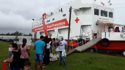 Das Bistum Óbidos leistet mithilfe von Hospitalschiffen Gesundheits- und Notversorgung in den schwer zugänglichen Flussufergemeinden am Amazonas.  / Bistum Óbidos