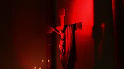 Kruzifix während des Red Wednesday 2018 in der Christophkirche Mainz  / Kirche in Not