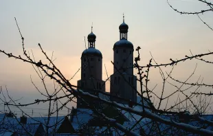 Blick auf die Stadtpfarrkirche von Wemding / Wikimedia Commons