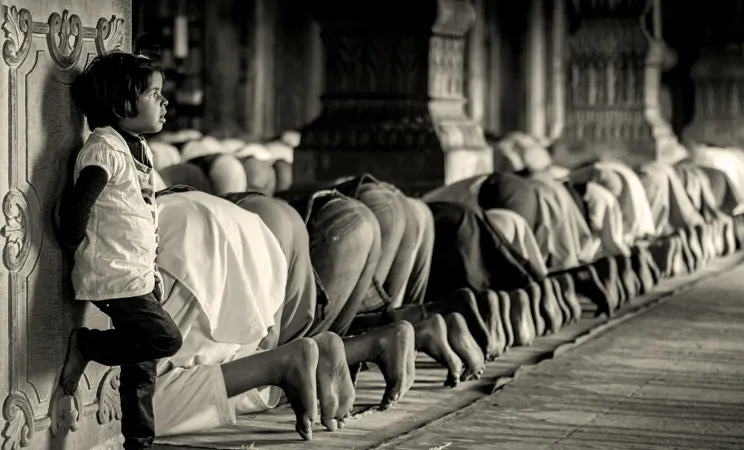 Muslime beim Gebet im Bundesstaat Madhya Pradesh, Indien.