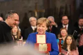 Lampe des Friedens: Angela Merkel in Assisi für ihre Politik ausgezeichnet