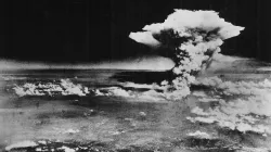 Der "Atompilz" über Hiroschima, aufgenommen von der Enola Gay, dem US-Flugzeug, dass die Bombe abwarf. / 509th Operations Group via Wikimedia (Gemeinfrei)