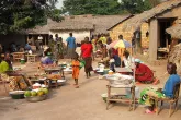 Das intensive Leben eines Missionspriesters im ärmsten Land der Welt 