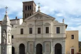 Diese römische Basilika ist den Märtyrern des 20. Jahrhunderts gewidmet