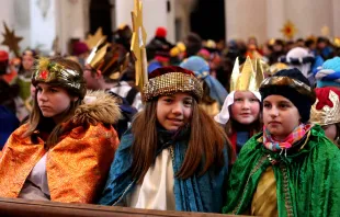 Sternsinger beim Gottesdienst / Jakob Schötz