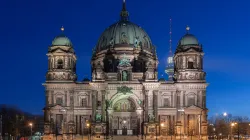 Der 1905 fertiggestellte Berliner Dom ist eine evangelische Kirche und Veranstaltungsort auf der Museumsinsel. In der Gruft befindet sich die Grabstätte des Geschlechts der Hohenzollern. / Ansgar Koreng / Wikimedia (CC BY-SA 3.0 de) 