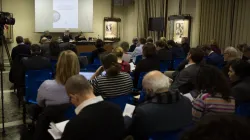 Vorstellung ohne Autor: Die Pressekonferenz bei Radio Vatikan  zum Buch über "Das achte Kapitel von Amoris Laetita" von Kardinal Coccopalmerio am 17. Februar 2017. / CNA/Daniel Ibanezu