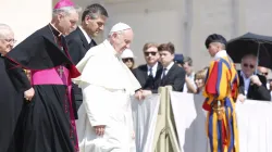 Papst Franziskus bei der Generalaudienz auf dem Petersplatz am 21. Juni 2017 / CNA / Daniel Ibanez