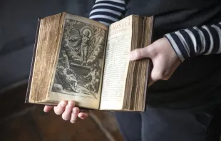 Aus dem Messbuch, ein Stich, der die Auferstehung Christi darstellt, von Jasper Isaac (gest. 1654), einem flämischen Graveur in Paris. / Foto mit freundlicher Genehmigung des britischen National Trust
