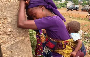 Überlebende einer Fulaniattacke in Nigeria / Kirche in Not