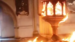 Brennende Kanzel in der Kirche San Francisco de Borja. / Video von Augenzeugen