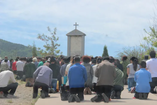 Chinesische Christen beim Gebet  / Kirche in Not