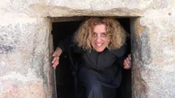 Schwester Carol in der Klostertür von Mar Musa / privat