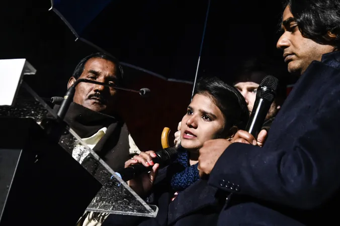 Eisham Ashiq, Tochter von Asia Bibi, bei einer Kundgebung von "Kirche in Not" im Februar 2018 in Rom.