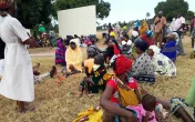 Vertriebene campieren unter freiem Himmel Flüchtlinge Flucht Afrika Kirche in Not