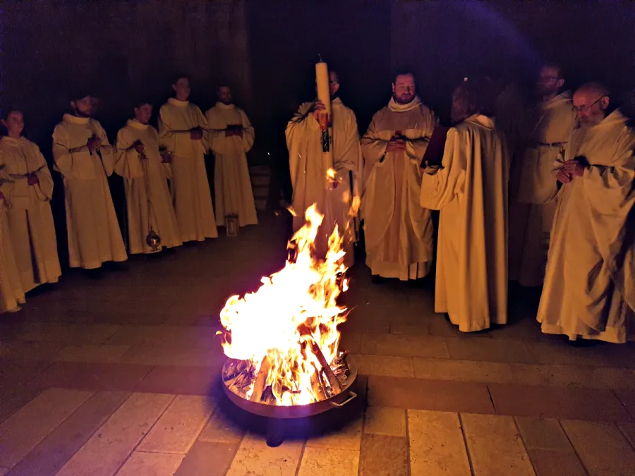 Osterfeuer in der Abtei Dormitio 