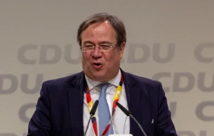 Armin Laschet auf dem 31. Parteitag der CDU in Hamburg (2018) / Olaf Kosinsky / Wikimedia  (CC BY-SA 3.0de) 