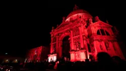 Venedig leuchtet in rotem Licht als Zeichen der Solidarität mit verfolgten Christen am 20. November 2018 / Daniel Ibanez / CNA Deutsch