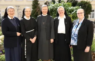 Die Initiatorinnen und Kuratoriumsmitglieder (von links): Sr. Sonja Dolesch, Sr. Petronilla Herl, Sr. Gabriele Schachinger, Sr. Franziska Bruckner, Sr. Angelika Garstenauer / Katharina Schiffl