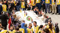 Papst Franziskus bei Tisch mit Bedürftigen am 17. November 2019 / Daniel Ibanez / CNA Deutsch 