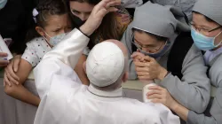 Papst Franziskus begrüßt Ordensfrauen bei der Generalaudienz am 2. Juni 2021.  / Daniel Ibanez / CNA Deutsch 