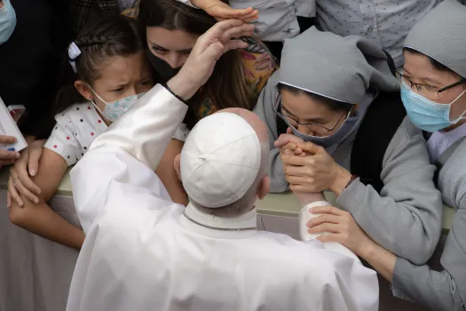Papst Franziskus begrüßt Ordensfrauen bei der Generalaudienz am 2. Juni 2021.  / Daniel Ibanez / CNA Deutsch 
