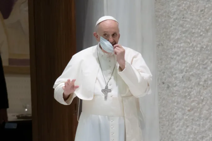 Papst Franziskus erschien zum Auftakt der Generalaudient am 4. August mit Mundschutz. 