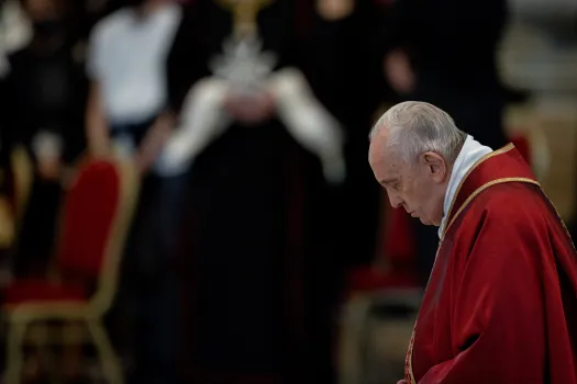 Papst Franziskus bei der Karfreitagsliturgie im Petersdom, am 15. April 2022. / CNA Deutsch / Daniel Ibanez