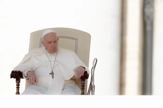 Papst Franziskus bei der Generalaudienz am 18. Mai 2022.