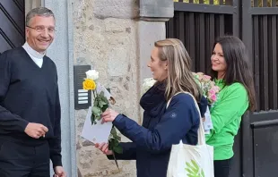 Vertreter der Jugend für das Leben besuchen Bischof Michael Gerber / Jugend für das Leben