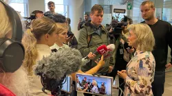 Päivi Räsänen im Gespräch mit Journalisten / ADF International