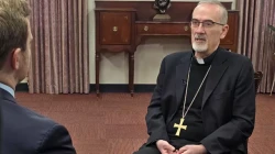 Kardinal Pierbattista Pizzaballa im Gespräch mit Jonathan Liedl. / Hakim Shammo/EWTN News)