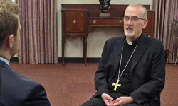 Kardinal Pierbattista Pizzaballa im Gespräch mit Jonathan Liedl. / Hakim Shammo/EWTN News)