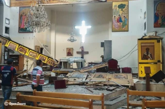 Am 22. Juni kam es in der St.-Elias-Kirche im Stadtviertel Dweila der Hauptstadt Damaskus zu einem Selbstmordanschlag. Dabei wurden während der Abendmesse 22 Gottesdienstbesucher getötet und über 50 verletzt. Es war der erste große Terroranschlag gegen Christen seit dem Sturz des Assad-Regimes Anfang Dezember 2024. / Open Doors