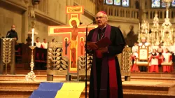 Bischof Rudolf Voderholzer beim Friedensgebet im Hohen Dom zu Regensburg / Christian Beirowski