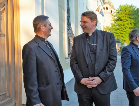 Bischof Stefan Oster von Passau mit Bischof Jenő Schönberger von Satu Mare