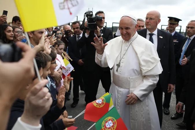 Begrüßung von Papst Franziskus in Portugal zu seiner Fatima-Reise am 12. Mai 2017