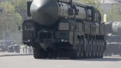 Interkontinentale ballistische Raketenvom Typ Topol-M bei der jährlichen Generalprobe zur Siegesparade am 6. Mai 2012 in Moskau.  / Pukhov K / Shutterstock