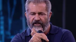 Mel Gibson im Interview. / Pastor Greg Laurie via YouTube