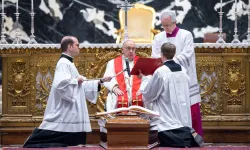 Papst Franziskus beim Requiem für Kardinal Paul Josef Cordes am 18. März 2024 im Petersdom / Daniel Ibáñez / CNA Deutsch