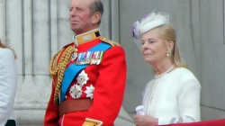Herzog und Herzogin von Kent stehen auf einem Balkon des Buckingham Palace am 15. Juni 2013 in London. / Carfax2/CC BY-SA 3.0 via Wikimedia Commons