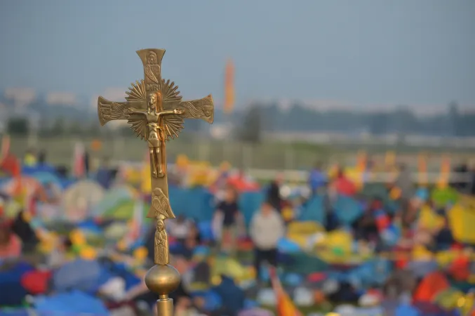 Ein Kreuz über der Menge: Zwischen 1,6 und 2 Millionen Katholiken nahmen an der Abschlussmesse am heutigen Sonntag teil.