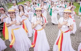 Junge Gläubige beim Jugendtreffen in Polen am 4. Juni 2022 / Lednica2000 Facebookseite / Mit Genehmigung