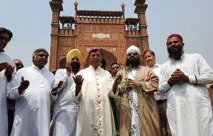 Pakistanische Christen und Muslime bei einer interreligiösen Zeremonie (Archivbild) / Kirche in Not