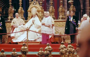 Papst Paul VI. hat den Vorsitz: Aufnahme vom feierlichen Auftakt des Zweiten Vatikanischen Konzils.
 / Lothar Wolleh / Wikimedia (CC BY-SA 3.0) 