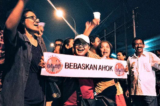 Demonstranten in Jakarta fordern die Freilassung des verurteilten Gouverneurs am 9. Mai 2017. / izzyxizzy via Flickr (CC BY-NC 2.0)