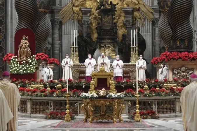 Feier der Christmette im Petersdom am 24. Dezember 2021