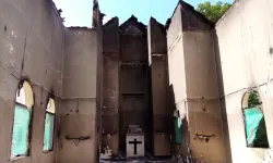 Ausgebrannte Kirche in Mosambik (Archivbild) / Kirche in Not