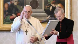 Papst Franziskus bei der aus dem Apostolischen Palast übertragenen Generalaudienz am Mittwoch 15. April 2020 / Vatican Media